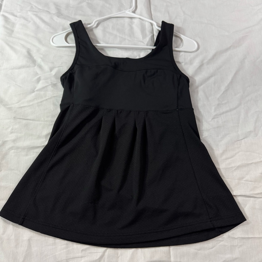 G39. Women’s marika tek Black sports tank w built in bra‎ (m)
